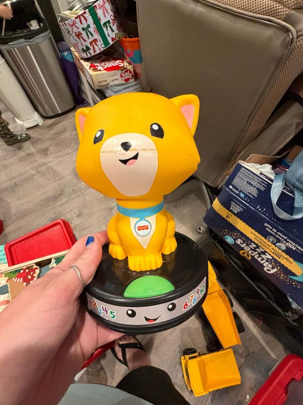 Fisher-Price Laugh & Learn Crawl-After Cat on a Vac Musical Baby Toy